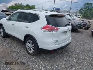 2016 Nissan Rogue SV z VIN KNMAT2MVXGP631725, wystawiony jako IAAI lot #42167551 z przebiegiem 133 982 mil mil oraz . Historia ofert i sprzedaży dostępna na DreamBid. Obrazek 3.