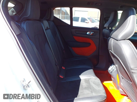 2019 Volvo XC40 Momentum with VIN YV4162XZ4K2006682, listed as a IAAI auction lot 40348423 with 65,301 mi miles and . Bid and sale history available at carsss.com. Image 8.