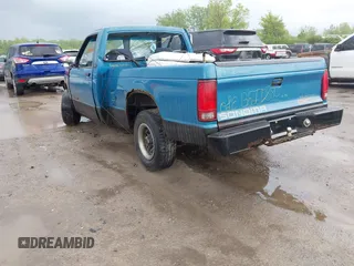 1992 GMC Sonoma z VIN 1GTCS14A9N8529102, wystawiony jako IAAI lot #42268788 z przebiegiem 83 781 mil mil oraz . Historia ofert i sprzedaży dostępna na DreamBid. Obrazek 3.