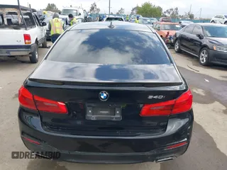 2018 BMW 5 Series 540i z VIN WBAJE5C5XJWA94252, wystawiony jako IAAI lot #42119366 z przebiegiem 53 762 mil mil oraz . Historia ofert i sprzedaży dostępna na DreamBid. Obrazek 16.