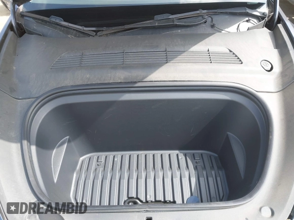 2022 Tesla Model Y Long Range z VIN 7SAYGDEE6NF364994, wystawiony jako IAAI lot #42322587 z przebiegiem 41 572 mil mil oraz . Historia ofert i sprzedaży dostępna na DreamBid. Obrazek 10.
