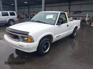 1997 GMC Sonoma SLS with VIN 1GTCS14X9V8506598, listed as a IAAI auction lot 41540477 with 205,481 mi miles. Bid and sale history available at carsss.com. Image 2.