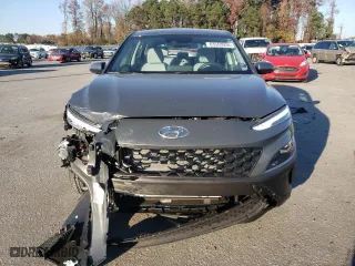 2023 Hyundai Kona SE with VIN KM8K22AB7PU009520, listed as a Copart auction lot 83563934 with 28,561 mi miles and Salvage Title. Bid and sale history available at carsss.com. Image 5.