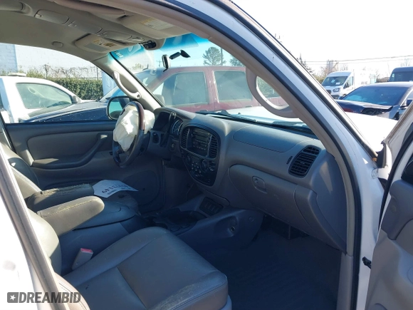 2005 Toyota Sequoia SR5 with VIN 5TDZT34A85S255793, listed as a IAAI auction lot 41173149 with 212,354 mi miles. Bid and sale history available at carsss.com. Image 5.