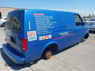 1996 GMC Safari Cargo with VIN 1GTDM19W2TB501189, listed as a IAAI auction lot 38223202 with 71,447 mi miles. Bid and sale history available at carsss.com. Image 4.