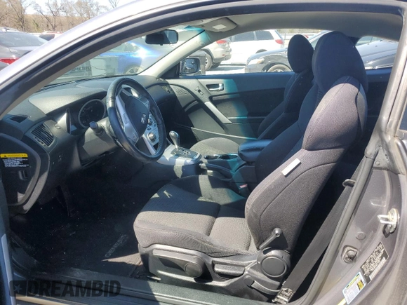 2010 Hyundai Genesis Coupe z VIN KMHHT6KD1AU028439, wystawiony jako Copart lot #50061765 z przebiegiem 157 006 mil mil oraz Szkoda całkowita • Salvage title. Historia ofert i sprzedaży dostępna na DreamBid. Obrazek 7.