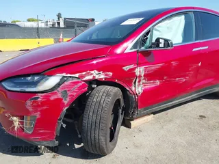 2016 Tesla Model X 70D z VIN 5YJXCAE27GF021994, wystawiony jako IAAI lot #41976475 z przebiegiem 70 771 mil mil oraz . Historia ofert i sprzedaży dostępna na DreamBid. Obrazek 6.