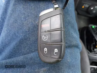 2021 Jeep Renegade Jeepster z VIN ZACNJDAB1MPM27128, wystawiony jako IAAI lot #41460181 z przebiegiem 67 466 mil mil oraz . Historia ofert i sprzedaży dostępna na DreamBid. Obrazek 11.