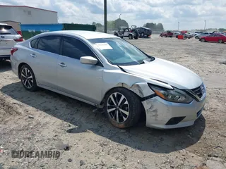 2017 Nissan Altima SR z VIN 1N4AL3AP8HC257299, wystawiony jako IAAI lot #42312909 z przebiegiem 50 154 mil mil oraz . Historia ofert i sprzedaży dostępna na DreamBid. Obrazek 1.