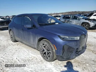 2023 BMW iX M60 z VIN WB533CF00PCM07995, wystawiony jako Copart lot #46043845 z przebiegiem Nie podano mil oraz Szkoda całkowita • Salvage title. Historia ofert i sprzedaży dostępna na DreamBid. Obrazek 4.