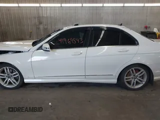 2012 Mercedes-Benz C 300 Sport z VIN WDDGF8BB4CA617822, wystawiony jako IAAI lot #41969593 z przebiegiem 188 670 mil mil oraz . Historia ofert i sprzedaży dostępna na DreamBid. Obrazek 15.