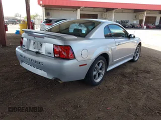 2001 Ford Mustang GT Deluxe z VIN 1FAFP42X11F210649, wystawiony jako IAAI lot #42052467 z przebiegiem 140 675 mil mil oraz . Historia ofert i sprzedaży dostępna na DreamBid. Obrazek 4.