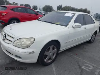 2005 Mercedes-Benz S 430 z VIN WDBNG70JX5A451696, wystawiony jako IAAI lot #42402391 z przebiegiem 174 030 mil mil oraz . Historia ofert i sprzedaży dostępna na DreamBid. Obrazek 2.