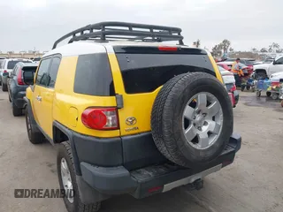 2007 Toyota FJ Cruiser with VIN JTEBU11FX70037231, listed as a IAAI auction lot 42018669 with 129,670 mi miles. Bid and sale history available at carsss.com. Image 3.