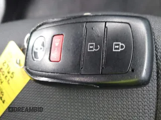 2022 Toyota Corolla Cross LE z VIN 7MUBAAAG0NV011047, wystawiony jako IAAI lot #41996725 z przebiegiem 56 935 mil mil oraz . Historia ofert i sprzedaży dostępna na DreamBid. Obrazek 11.