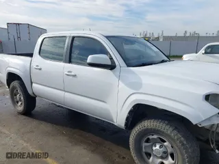 2017 Toyota Tacoma SR5 with VIN 3TMCZ5AN0HM113840, listed as a IAAI auction lot 41640481 with 159,609 mi miles. Bid and sale history available at carsss.com. Image 14.