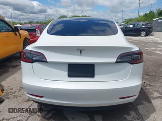 2021 Tesla Model 3 Standard Range Plus z VIN 5YJ3E1EA3MF060027, wystawiony jako IAAI lot #42319107 z przebiegiem 44 339 mil mil oraz . Historia ofert i sprzedaży dostępna na DreamBid. Obrazek 15.