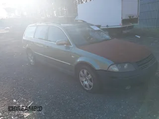 2003 Volkswagen Passat GLX z VIN WVWYH63B23E026361, wystawiony jako IAAI lot #41747516 z przebiegiem 293 955 mil mil oraz . Historia ofert i sprzedaży dostępna na DreamBid. Obrazek 1.