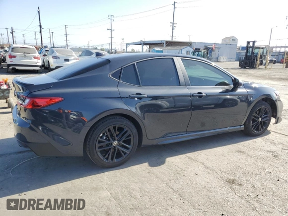 2025 Toyota Camry LE z VIN 4T1DAACK1SU539963, wystawiony jako Copart lot #57273015 z przebiegiem 991 mil mil oraz Szkoda całkowita • Salvage title. Historia ofert i sprzedaży dostępna na DreamBid. Obrazek 3.