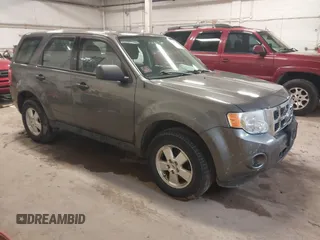 2011 Ford Escape XLS z VIN 1FMCU9C71BKB77819, wystawiony jako IAAI lot #42485716 z przebiegiem 204 218 mil mil oraz . Historia ofert i sprzedaży dostępna na DreamBid. Obrazek 1.