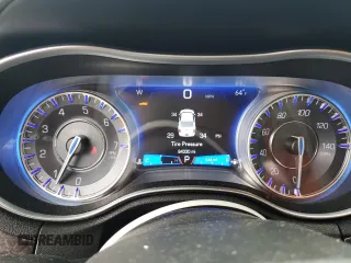 2019 Chrysler 300 Limited z VIN 2C3CCAEG4KH528739, wystawiony jako Copart lot #55757315 z przebiegiem 84 330 mil mil oraz Szkoda całkowita • Salvage title. Historia ofert i sprzedaży dostępna na DreamBid. Obrazek 9.