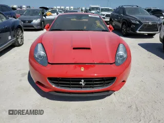 2014 Ferrari California z VIN ZFF65TJA2E0201735, wystawiony jako Copart lot #75178054 z przebiegiem Nie podano mil oraz Szkody całkowita. Historia ofert i sprzedaży dostępna na DreamBid. Obrazek 5.