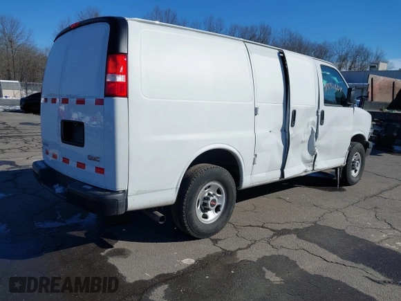 2022 GMC Savana Cargo Van with VIN 1GTW7AFP0N1140082, listed as a IAAI auction lot 41532664 with 51,991 mi miles. Bid and sale history available at carsss.com. Image 4.