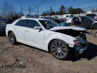 2013 Chrysler 300 with VIN 2C3CCABGXDH739421, listed as a Copart auction lot 47422055 with 117,364 mi miles and Salvage Title. Bid and sale history available at carsss.com. Image 4.