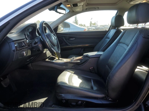 2011 BMW 3 Series 328i z VIN WBAKE5C54BE573498, wystawiony jako Copart lot #88062045 z przebiegiem 81 239 mil mil oraz Szkoda całkowita • Salvage title. Historia ofert i sprzedaży dostępna na DreamBid. Obrazek 7.