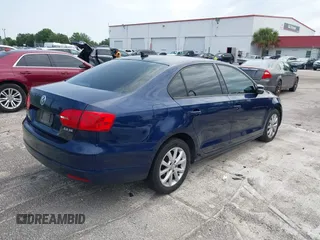 2012 Volkswagen Jetta SE с VIN 3VWDP7AJ1CM407112, выставлен на аукционе IAAI как лот 42409740 с пробегом 239 701 миль миль и . История ставок и продаж доступна на DreamBid. Изображение 4.