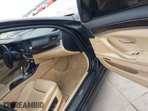 2011 BMW 5 Series 535i z VIN WBAFR7C55BC600687, wystawiony jako IAAI lot #42287337 z przebiegiem 213 734 mil mil oraz . Historia ofert i sprzedaży dostępna na DreamBid. Obrazek 5.