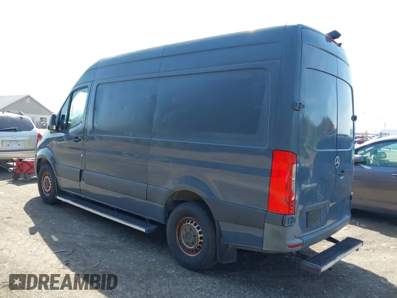 2019 Mercedes-Benz Sprinter Cargo with VIN WD4PF0CD6KP044032, listed as a IAAI auction lot 42103249 with 117,121 mi miles. Bid and sale history available at carsss.com. Image 3.