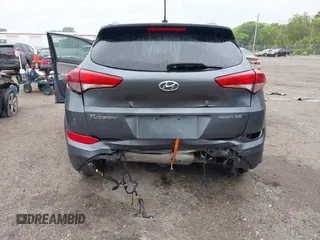 2017 Hyundai Tucson Value z VIN KM8J33A28HU399978, wystawiony jako IAAI lot #41987370 z przebiegiem 96 958 mil mil oraz . Historia ofert i sprzedaży dostępna na DreamBid. Obrazek 6.