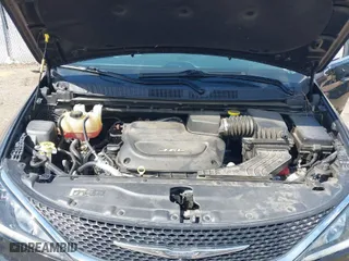 2017 Chrysler Pacifica Limited with VIN 2C4RC1GG5HR812600, listed as a IAAI auction lot 41747528 with 88,810 mi miles. Bid and sale history available at carsss.com. Image 10.