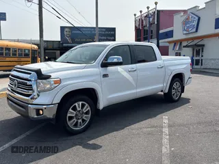 2016 Toyota Tundra Platinum z VIN 5TFGW5F12GX198415, wystawiony jako Copart lot #59492555 z przebiegiem 28 731 mil mil oraz Czysty tytuł • Clean title. Historia ofert i sprzedaży dostępna na DreamBid. Obrazek 2.