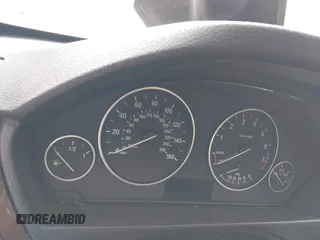 2015 BMW 3 Series 328i с VIN WBA3A5G57FNS89315, выставлен на аукционе IAAI как лот 42293358 с пробегом Не указан миль и . История ставок и продаж доступна на DreamBid. Изображение 7.