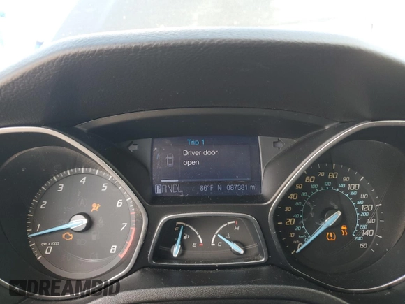2012 Ford Focus SE z VIN 1FAHP3K28CL420113, wystawiony jako Copart lot #56986925 z przebiegiem 87 381 mil mil oraz Szkoda całkowita • Salvage title. Historia ofert i sprzedaży dostępna na DreamBid. Obrazek 9.