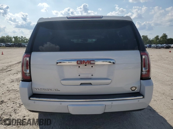 2020 GMC Yukon XL Denali with VIN 1GKS1HKJ1LR303285, listed as a Copart auction lot 71786914 with 132,278 mi miles and Salvage Title. Bid and sale history available at carsss.com. Image 6.