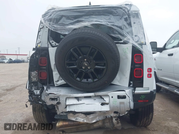 2025 Land Rover Defender S z VIN SALEJ7EX3S2384311, wystawiony jako IAAI lot #41528556 z przebiegiem 6297 mil mil oraz . Historia ofert i sprzedaży dostępna na DreamBid. Obrazek 17.