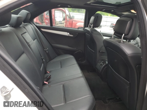 2009 Mercedes-Benz C 300 Sport z VIN WDDGF54X69R042463, wystawiony jako Copart lot #59370655 z przebiegiem 130 016 mil mil oraz Szkoda całkowita • Salvage title. Historia ofert i sprzedaży dostępna na DreamBid. Obrazek 10.