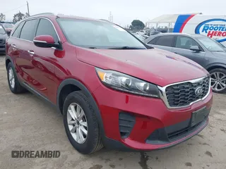 2019 Kia Sorento LX z VIN 5XYPG4A3XKG530712, wystawiony jako IAAI lot #42290676 z przebiegiem 27 053 mil mil oraz . Historia ofert i sprzedaży dostępna na DreamBid. Obrazek 1.