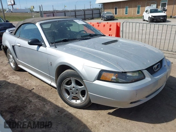 2001 Ford Mustang Deluxe with VIN 1FAFP444X1F141737, listed as a IAAI auction lot 41900152 with 132,080 mi miles. Bid and sale history available at carsss.com. Image 1.