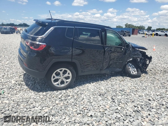 2024 Jeep Compass Latitude z VIN 3C4NJDBNXRT133089, wystawiony jako Copart lot #56872625 z przebiegiem 25 282 mil mil oraz Nie do naprawy • Non repairable. Historia ofert i sprzedaży dostępna na DreamBid. Obrazek 3.