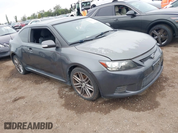 2012 Scion tC z VIN JTKJF5C74C3040019, wystawiony jako IAAI lot #42418457 z przebiegiem 160 579 mil mil oraz . Historia ofert i sprzedaży dostępna na DreamBid. Obrazek 1.