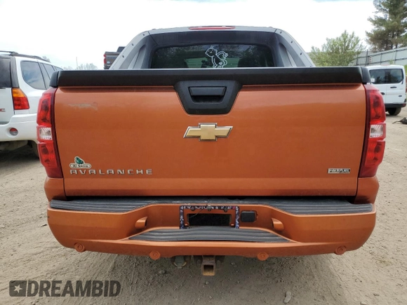 2007 Chevrolet Avalanche LTZ z VIN 3GNFK12307G230698, wystawiony jako Copart lot #56882075 z przebiegiem 185 009 mil mil oraz Czysty tytuł • Clean title. Historia ofert i sprzedaży dostępna na DreamBid. Obrazek 6.