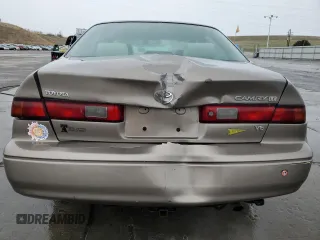 1999 Toyota Camry LE z VIN 4T1BF28K6XU077804, wystawiony jako Copart lot #51485495 z przebiegiem 124 273 mil mil oraz Szkoda całkowita • Salvage title. Historia ofert i sprzedaży dostępna na DreamBid. Obrazek 6.