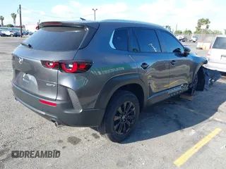2025 Mazda CX-50 S Premium z VIN 7MMVABDMXSN330164, wystawiony jako IAAI lot #42257895 z przebiegiem Nie podano mil oraz . Historia ofert i sprzedaży dostępna na DreamBid. Obrazek 4.