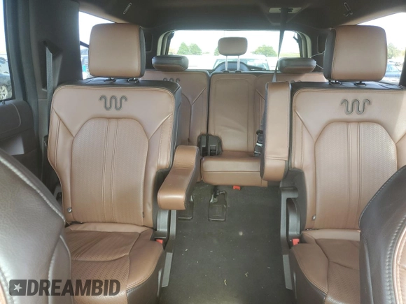 2023 Ford Expedition Max King Ranch z VIN 1FMJK1P83PEA01832, wystawiony jako Copart lot #75518404 z przebiegiem 59 474 mil mil oraz Szkoda całkowita • Salvage title. Historia ofert i sprzedaży dostępna na DreamBid. Obrazek 10.