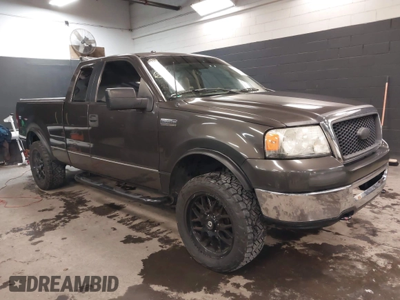 2006 Ford F-150 XLT with VIN 1FTPX14596NB83190, listed as a IAAI auction lot 41272173 with 286,577 mi miles. Bid and sale history available at carsss.com. Image 1.
