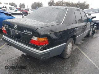 1993 Mercedes-Benz 300 with VIN WDBEB28E3PB996564, listed as a IAAI auction lot 41807504 with 132,180 mi miles and . Bid and sale history available at DreamBid. Image 4.